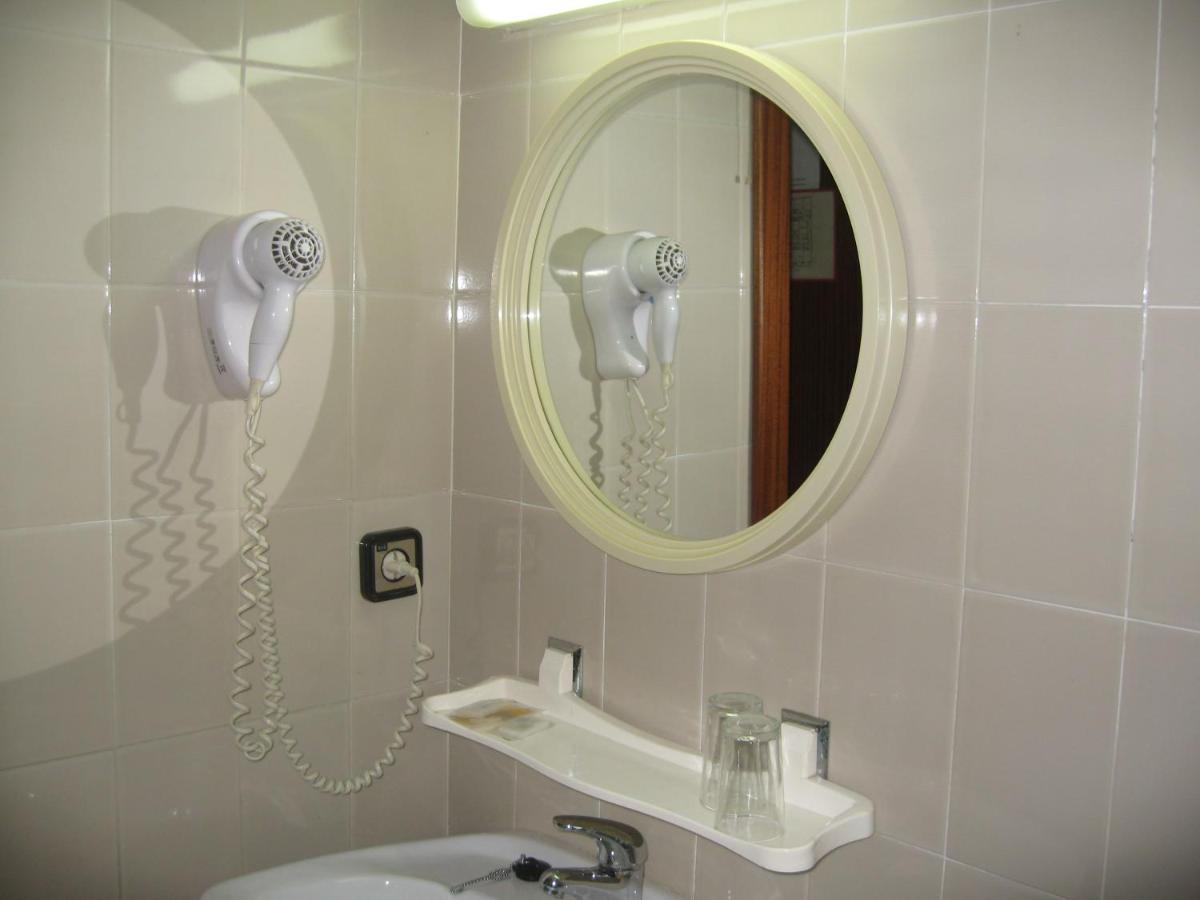 Hostal Fontdemora Mora la Nueva Exterior foto